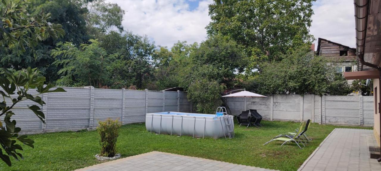 Lovely 1 Bedroom Flat In A 2 Ground Floor House Craiova Eksteriør billede