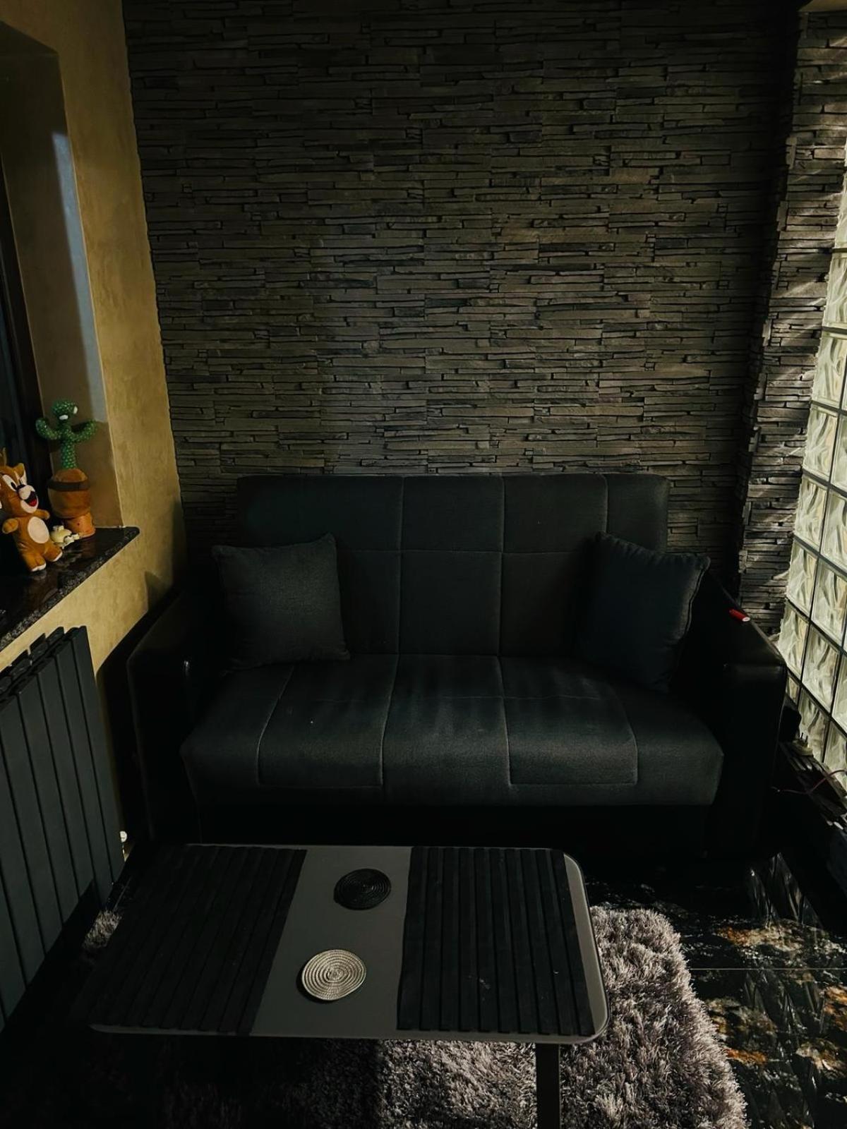 Lovely 1 Bedroom Flat In A 2 Ground Floor House Craiova Eksteriør billede